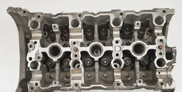Mercedes-Benz E W211 Engine head R2720162301