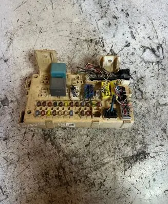 Toyota Avensis T250 Fuse module 82641CA020F 5340586200 05091409053801