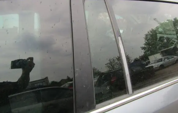 Opel Zafira B Rear side window 