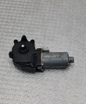 Peugeot 206 Front door window regulator motor 0130821762 0401