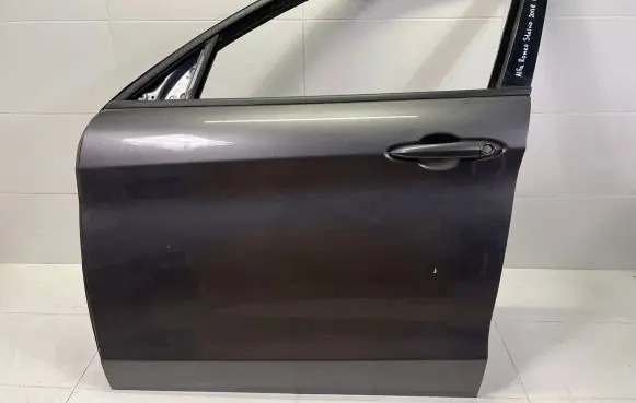 Alfa Romeo Stelvio Front door