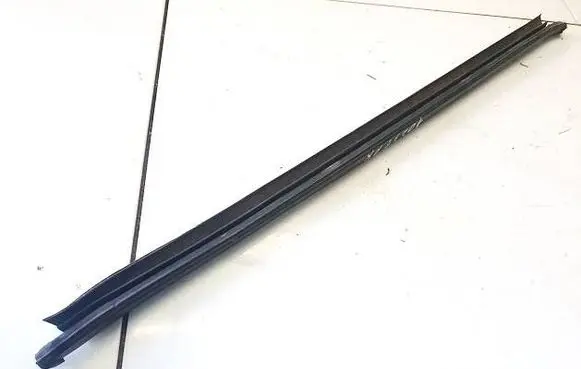 Citroen Xsara Picasso Front door glass trim molding 