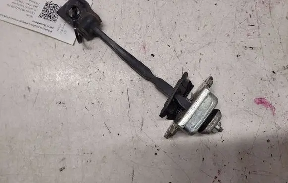 Skoda Octavia Mk2 (1Z) Front door check strap stopper