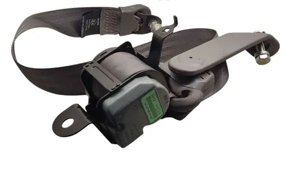 Rear seatbelt