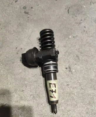 Volkswagen Touran II Fuel injector 038130073AG 0414720215