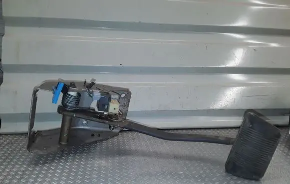 Jeep Grand Cherokee (WK) Brake pedal 