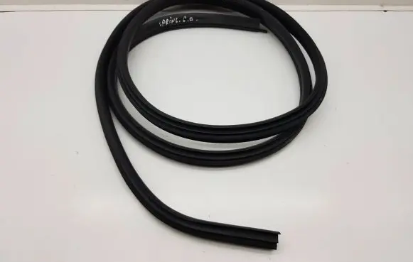 Rear door rubber seal (on body)