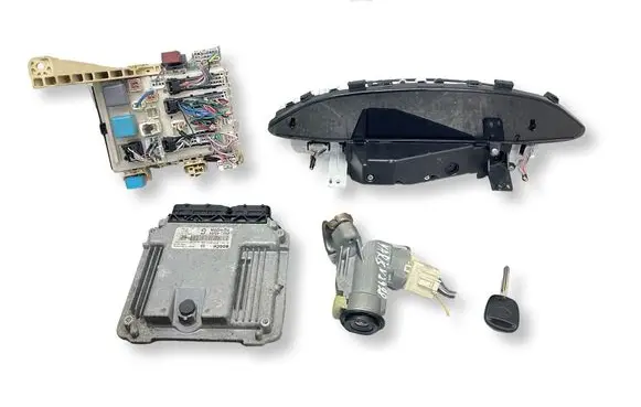 Toyota Yaris Engine ECU kit and lock set 896610D450 8273052700 0281012517