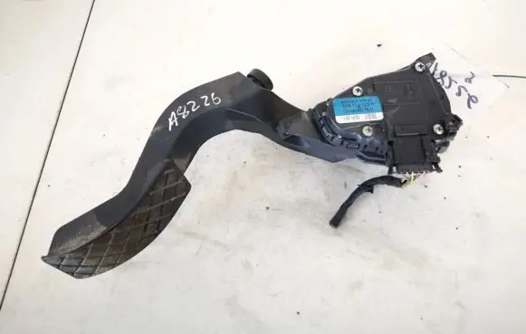 Volkswagen PASSAT B5.5 Accelerator throttle pedal 8d1723523n 6pv008376-02