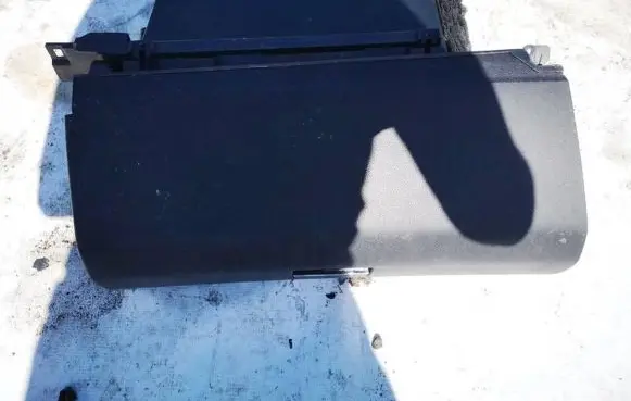 Mercedes-Benz B W245 Glove box