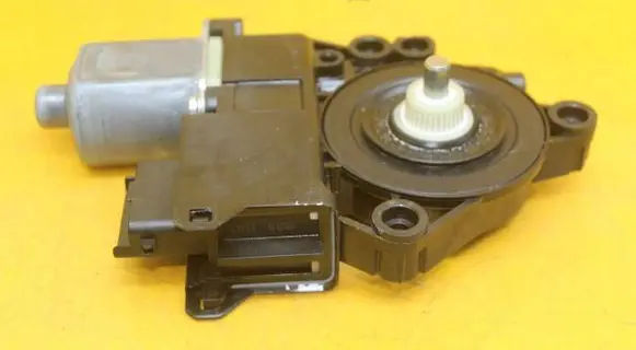 KIA Venga Front door window regulator motor 824501P010 0130822550