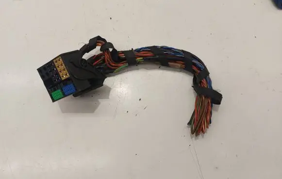 Volkswagen Touran II EUR ISO radio connector 015644931