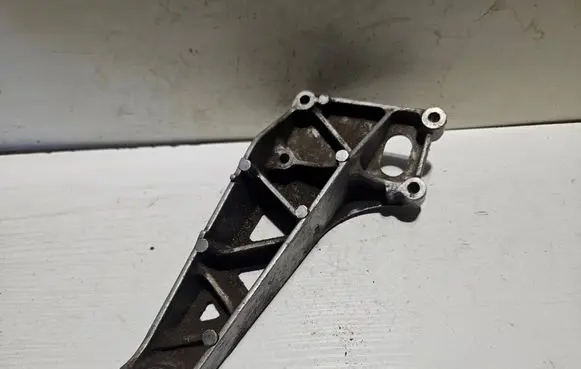 BMW 7 E32 Engine mounting bracket 1129379
