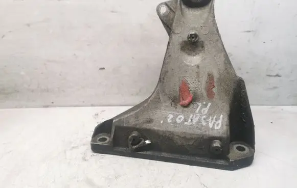 Volkswagen PASSAT B5.5 Engine mounting bracket 8D0199308AB