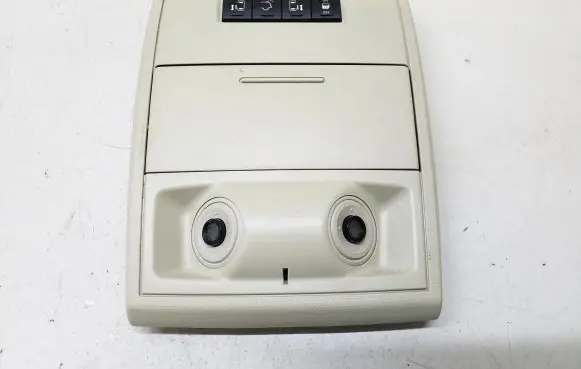 Chrysler Town & Country V Front seat light L00102131