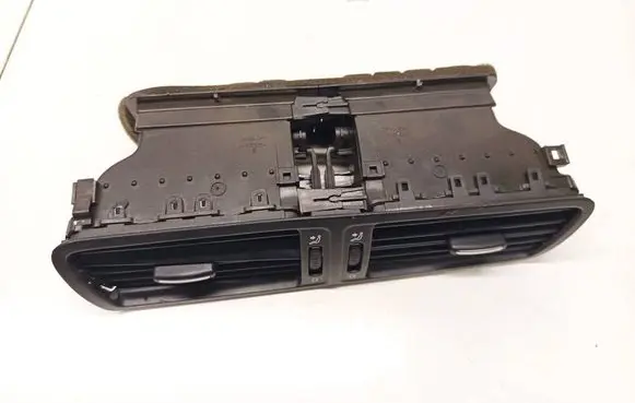 Volkswagen PASSAT B6 Dash center air vent grill 3C2819728D