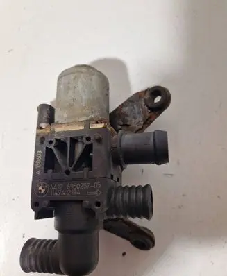 BMW X6 E71 Coolant heater control valve 6950257 1147412194