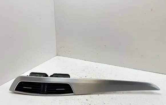 Mercedes-Benz C W204 Dash center air vent grill A2048308154