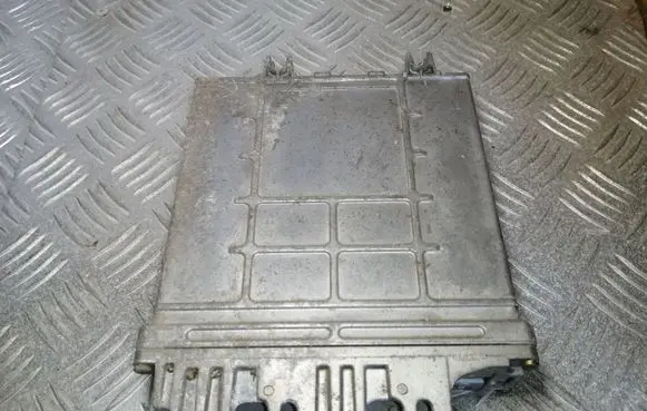 Volkswagen Golf III Engine control unit/module 028906021FJ 0281001560