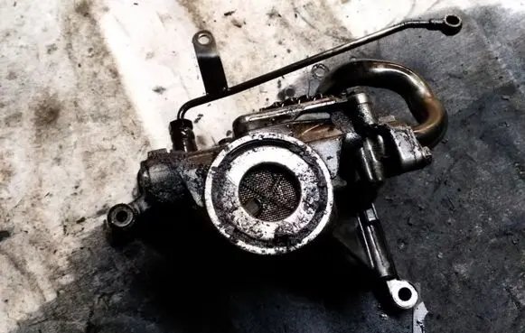 Audi A6 S6 C5 4B Oil pump 059115121C