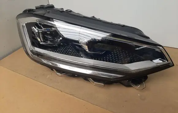 Volkswagen Golf Sportsvan Headlight/headlamp 517941153