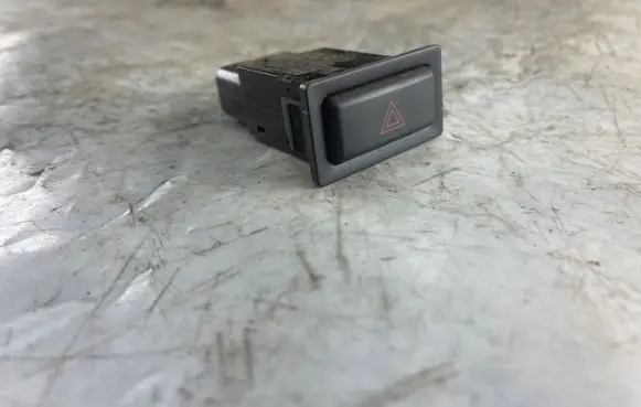 Toyota Land Cruiser (HDJ90) Hazard light switch 157963