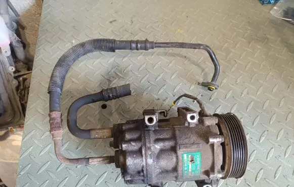 Volvo V50 Air conditioning (A/C) compressor (pump)