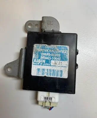 Toyota Land Cruiser (J120) Transfer box differential control unit 36380110040