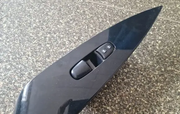 Nissan Leaf I (ZE0) Electric window control switch