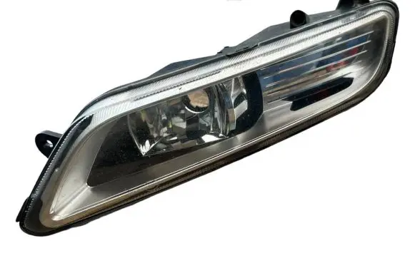 Volkswagen PASSAT B7 Front fog light 176623