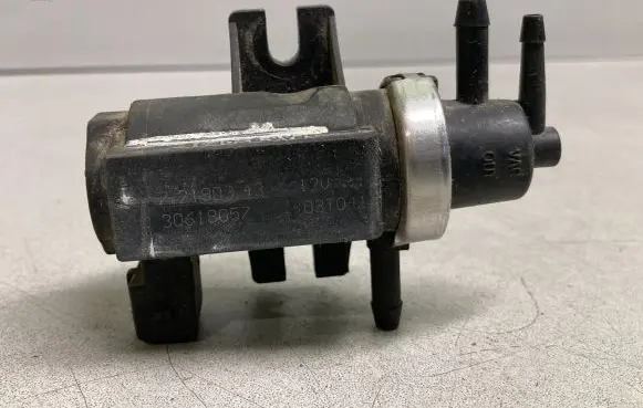 Volvo S40, V40 Turbo solenoid valve 72190343 30618057