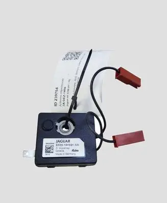 Jaguar XF X250 Aerial antenna amplifier 8X2318K891AA 28063646