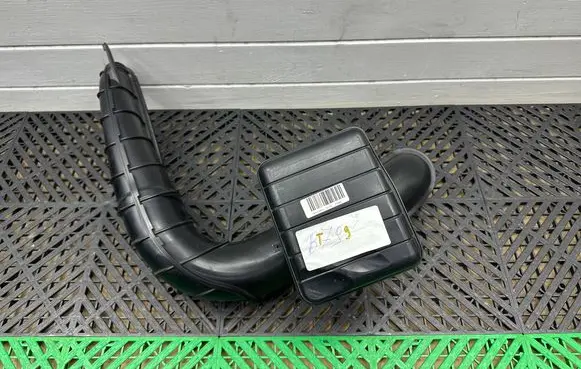 BMW 5 F10 F11 Intake resonator 8512249