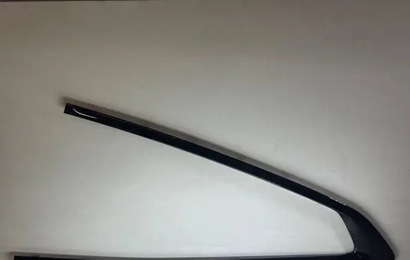 Rear fender molding trim