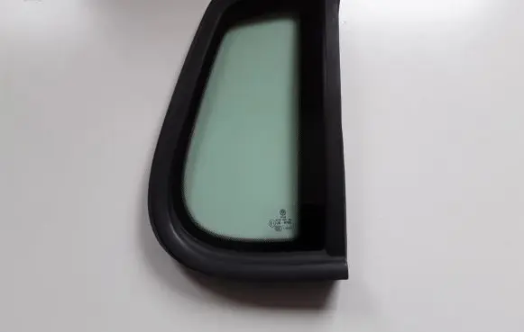 Volkswagen Tiguan Rear side window 5N0845042