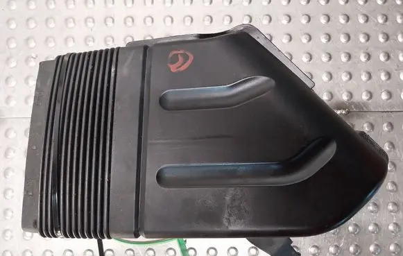 Audi A4 S4 B7 8E 8H Air intake duct part 8E0129617D
