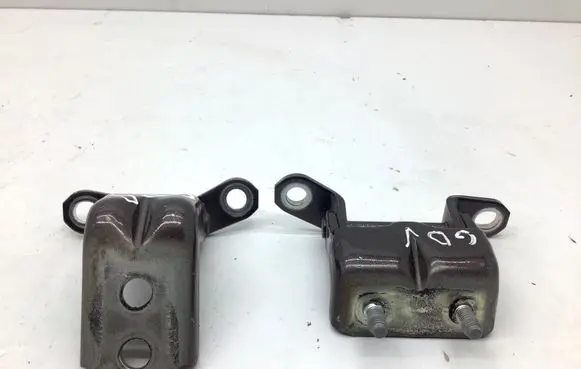 Nissan Leaf II (ZE1) Rear door upper hinge A042742