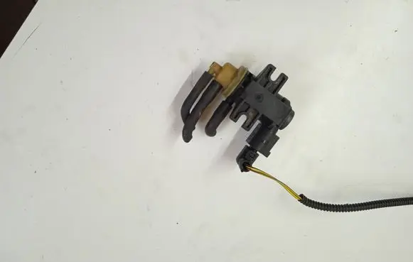 Volkswagen Touran II Turbo solenoid valve 1K0906627