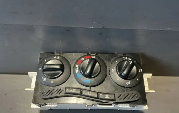 Mercedes-Benz A W168 Climate control unit 1688300485