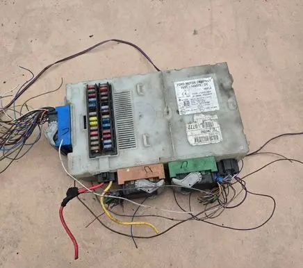 Ford Mondeo Mk III Fuse module 7G9T14A073DC LTQF01125TP 28110779