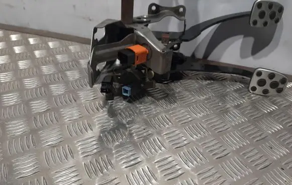 Subaru Impreza IV Pedal assembly 