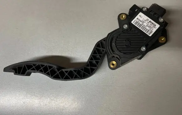 Renault Laguna III Accelerator throttle pedal 180050001R 107893 0280755085