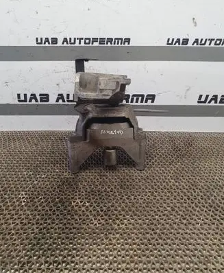 Nissan Murano Z51 Engine mount bracket