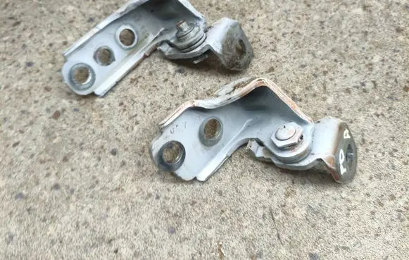 Ford Explorer VI Front door hinge set 