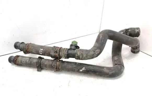 Engine coolant pipe/hose