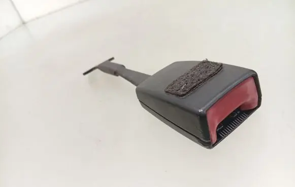 Audi A4 S4 B7 8E 8H Front seatbelt buckle 8E0857755C