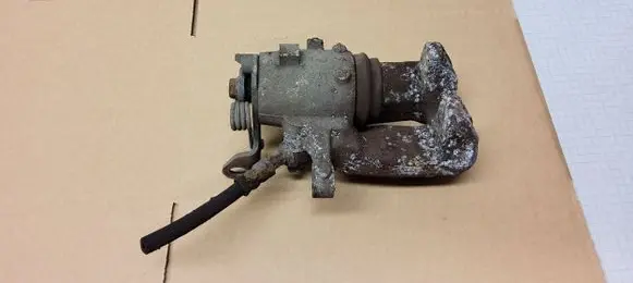 Opel Insignia A Rear brake caliper