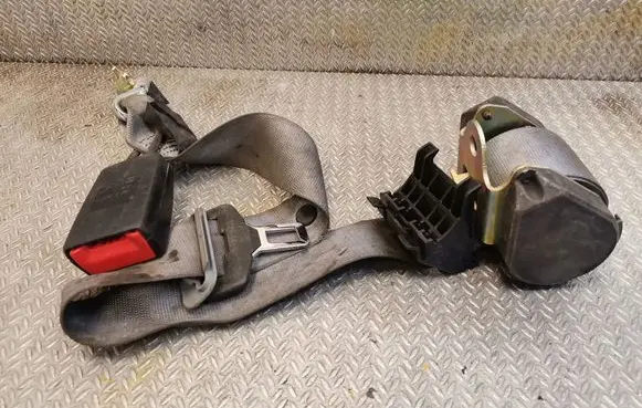 Mercedes-Benz E W210 Middle seatbelt (rear) 2108601485