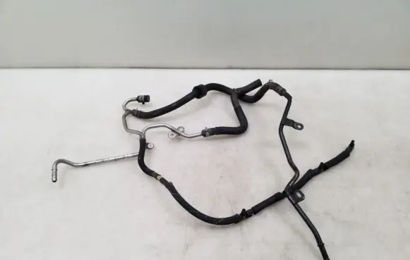 Volkswagen PASSAT B7 Fuel return line/hose 
