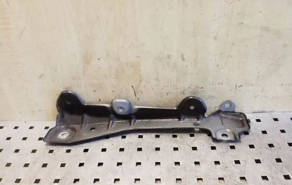 Mercedes-Benz ML W164 Fender mounting bracket